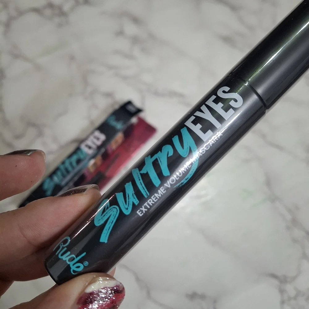 Sultry Eyes Extreme Volume Mascara